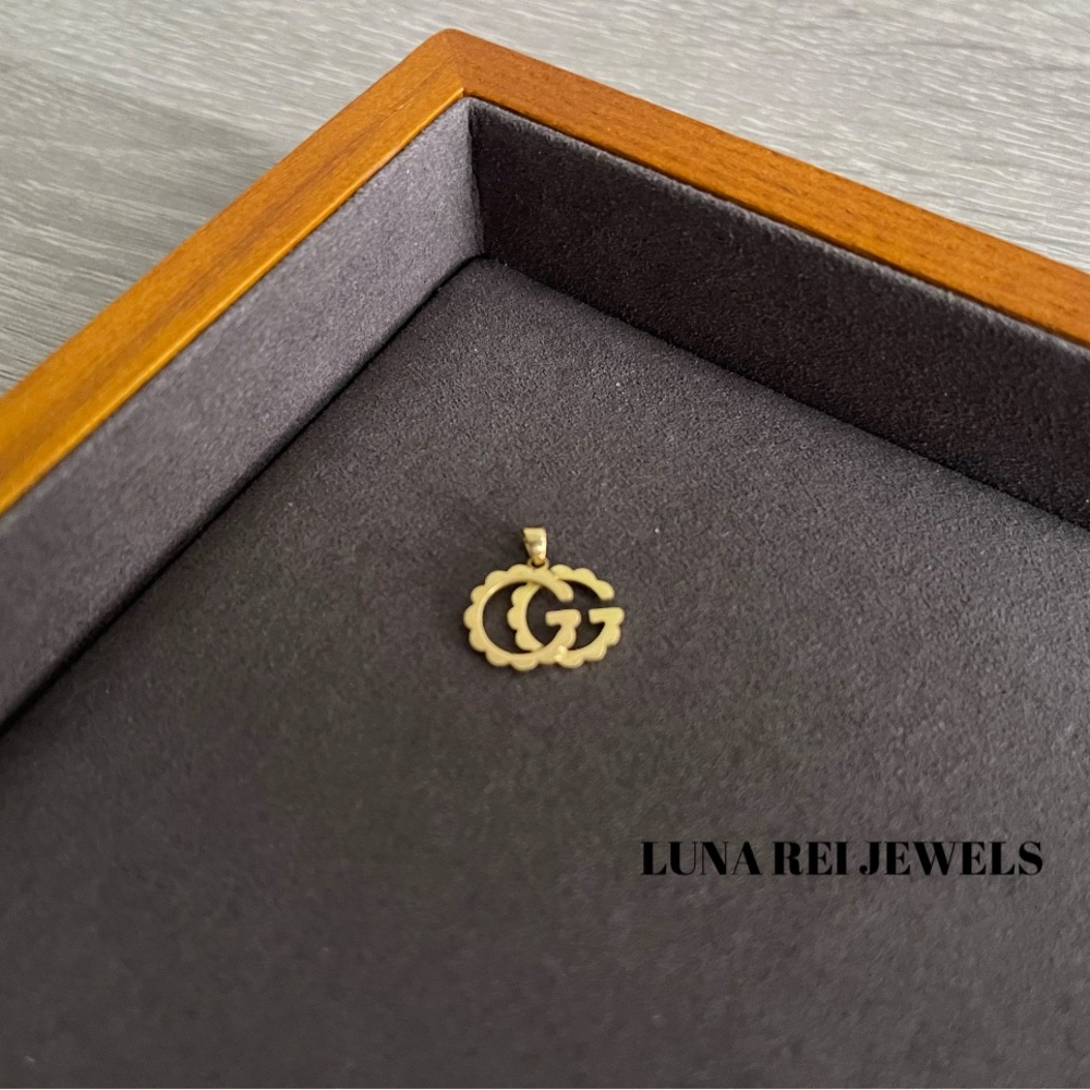 18K Pure Gold Scallop Letter Pendant